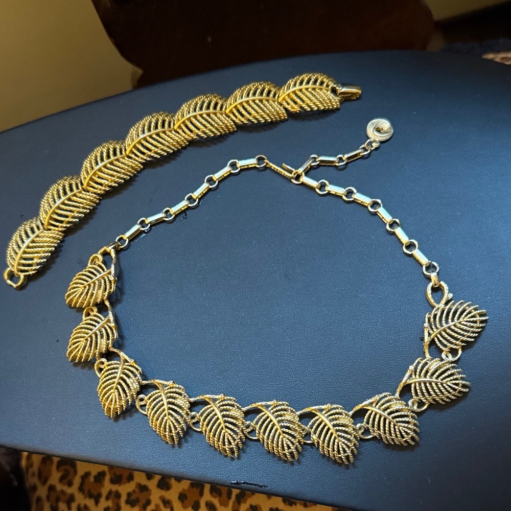 Lisner Demi Panure Gold Plated Garland Leaf Necklace & Bracelet. Pieces Signed.